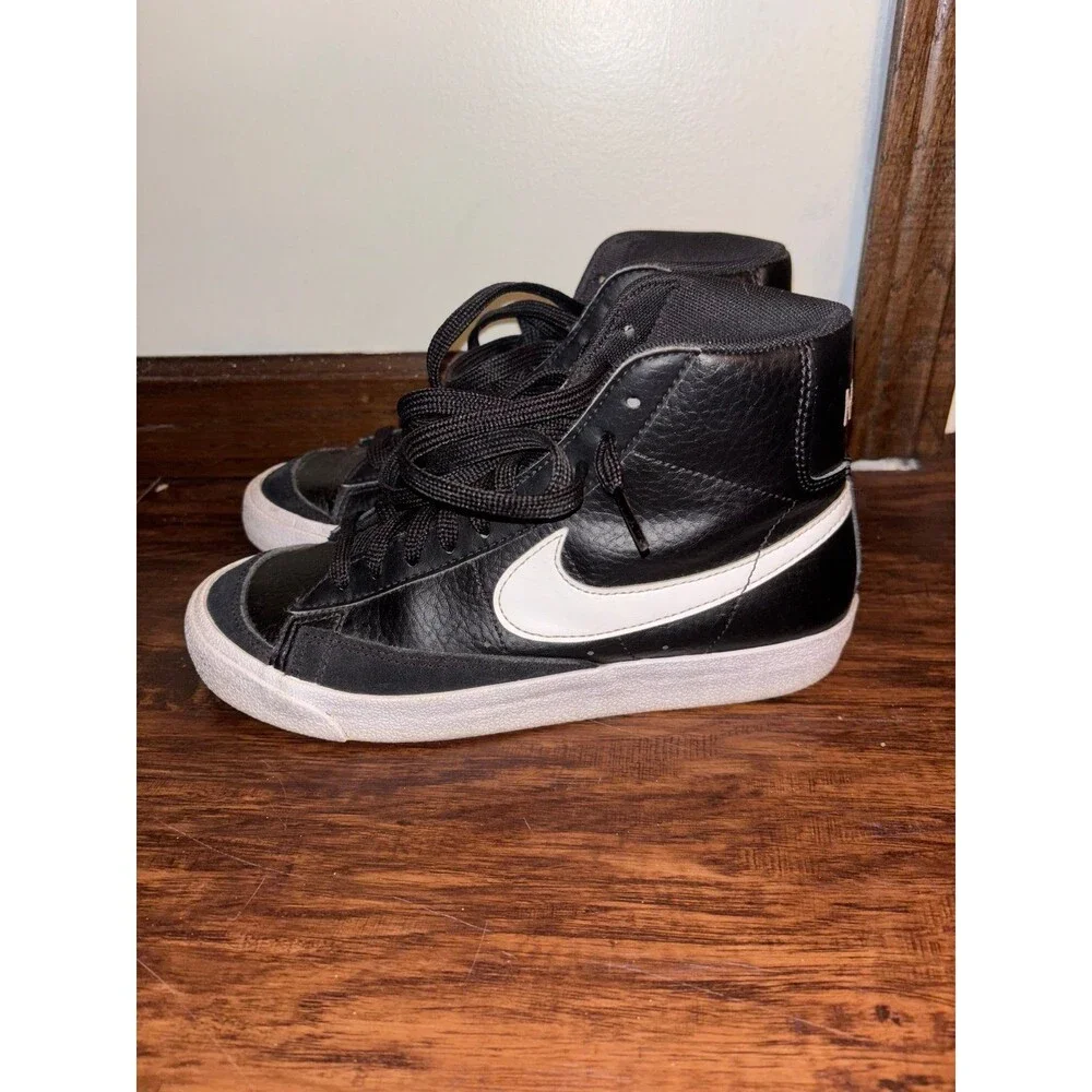 Nike Blazer Mid '77 Women’s High Top Sneakers